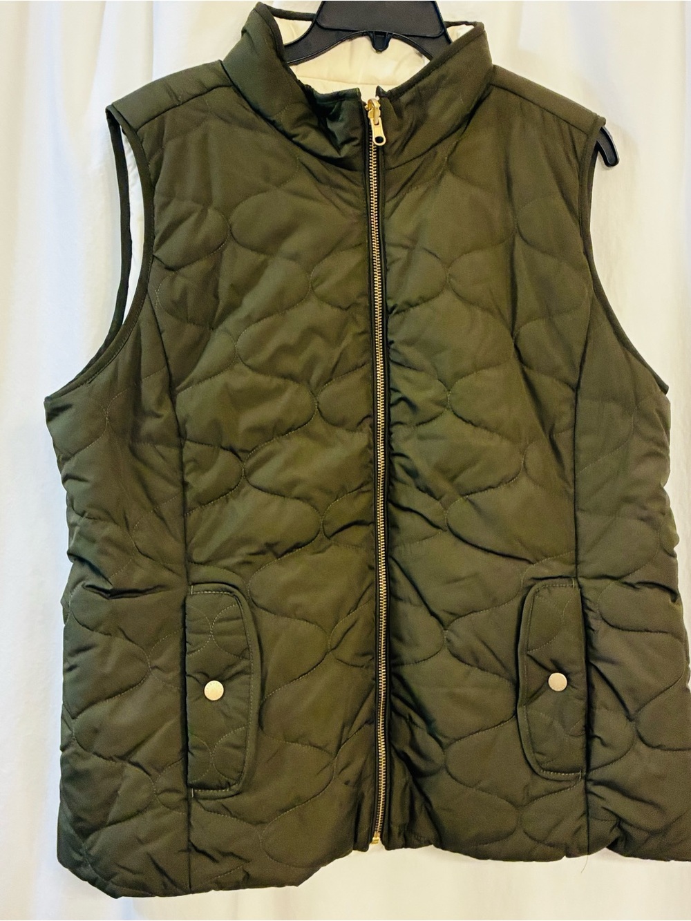 Talbots Reversible cool weather Vest. Olive Green& Ivory. Front zipper 2 pockets